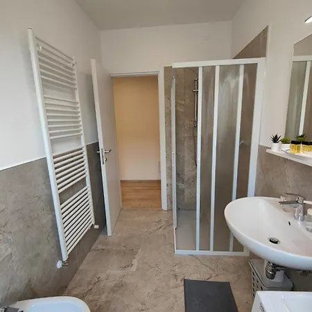 Apartment Uno Spazio Di Vibrazioni Lezzeno